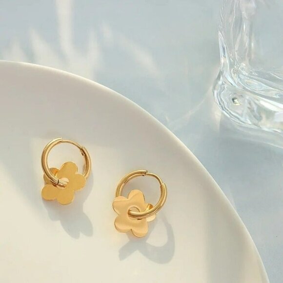 18K Gold Plated Hoop Earrings Charm Geometric Flower Earrings - Picture 8 of 10